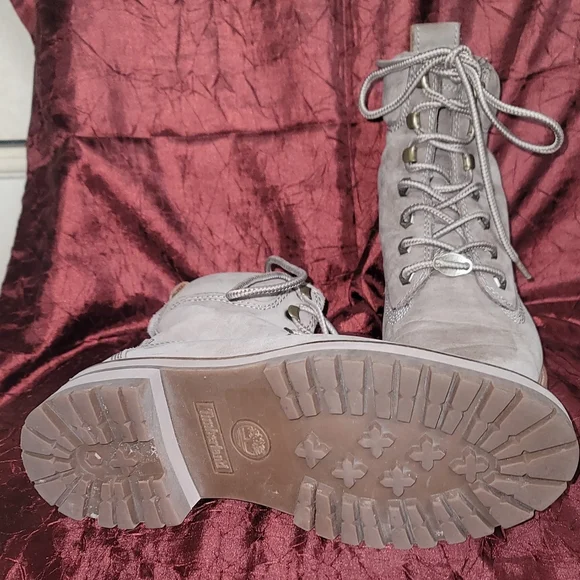 Timberland Women's Light Gray Lace-Up Boots. - Picture 4 of 5